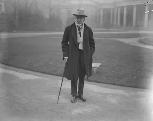 First meeting of Irish Free State Senate in Dublin. Mr E W Eyre arriving. 12