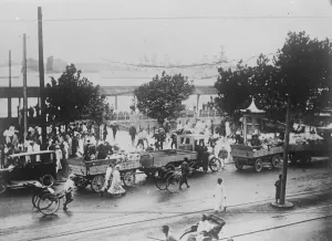 French Marines land in Shanghai. French Marines from the cruiser Jules Ferry have