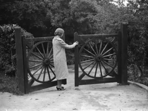 Entrance Prints: Gates fashioned from old wheels in Farnborough, Kent. 1938
