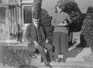 Meeting Prints: General Election, October 1924 Sir Alfred Mond with his daughter Miss Norah Mond 24