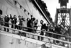 Ww2 Wwii World War Two Collection: GI Brides on board. British war brides leave for USA, 1945