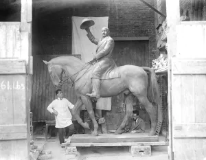 1910s Prints: Giant equestrian statue bound for Lucknow. A bronze equestrian statue of Sir Harcourt