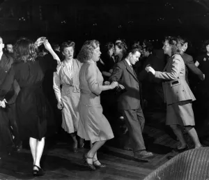 Stills Prints: GLASGOW BY NIGHT With close to 200 licensed dance halls, Glasgow Scotland caters