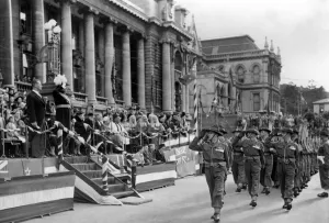 Celebrations Prints: The Governor General takes the salute as New Zealand servicemen march by Parliament