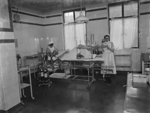 Ward Prints: Gravesend Hospital in Kent. Bone setting in out patients theatre