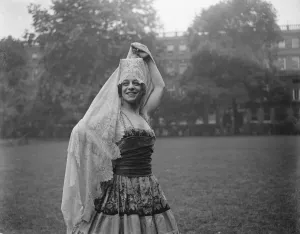 Great Spanish dancer in London Garden. La Argentina the wonderful Spanish dancer