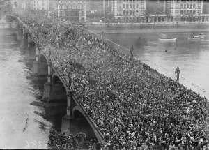 Public Prints: The Great Victory March. The amazing scene on Westminster Bridge, when the spectators