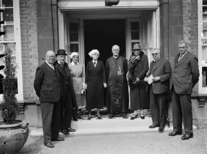 Doorway Prints: A group photo in front of Alexandra Hospital in Swanley, Kent. 1939