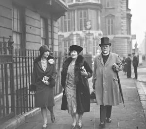Guests arriving for the Roper Curzon, Whitaker wedding. Mlle Bernard, Mrs