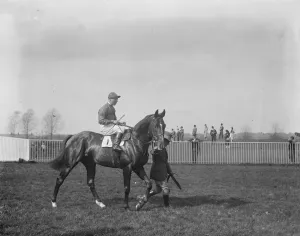 Sport Prints: H H the Aga Khans Zionist with C Smirke up 10 April 1926