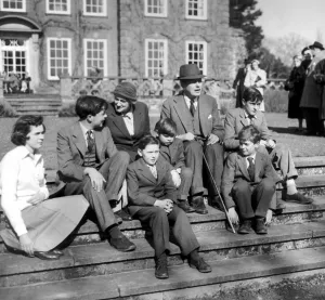 Group Prints: Harold MacMillan and his wife Lady Dorothy with their grandchildren on the steps of their home