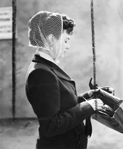 Actress Prints: This is not another hat fashion decreed by Dame fashion, but merely a charming way