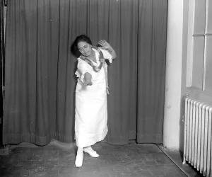Tradition Prints: Hawaiians in London. Hawaiian who danced before the Prince of Wales Ane Hila, one