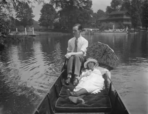 Parasol Prints: Heat wave scenes on the river 6 June 1925