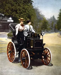 Histoire De La Locomotion Terrestre Motoring A luxury Car