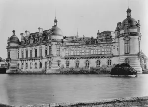 Historical jewels stolen from treasure tower of famous castle. Grand Conde Ross
