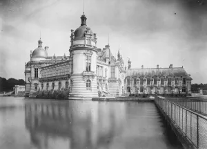 Historical jewels stolen from treasure tower of famous castle. Grand Conde Ross