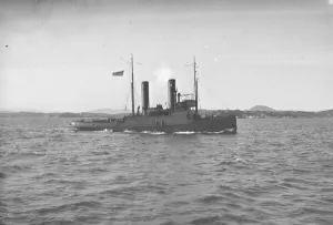 HM tug Frisky leaving Bergen 19 April 1920