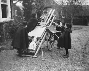 Playing Prints: A home for children suffering from raid shock has been established at Chailey. 12