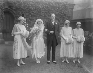 The Hon Violet Kitson, daughter of Lord Airedale, and Mr W C Shiell, son of Mrs