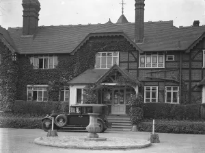 The Hotel de Paris, Bray, Berkshire. Taken for The Sketch 20 June 1929