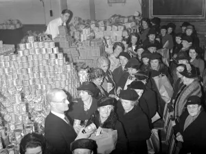 Shopping Prints: Hoxton Market Mission outing. Distribution of christmas gifts. 20 December 1939
