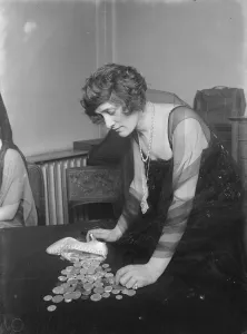 The Hunt the Slipper Ball at the savoy Miss Phyllis Dare Counts the contents