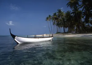 Places Prints: India - Laccadives (Lakshadweep) A beautiful atoll island of the Laccadives (the