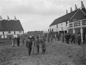 Institution Brewing tour, Beltring. 1937