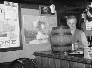 Public House Prints: The interior of Ye Old George Inn in Shoreham. 1938