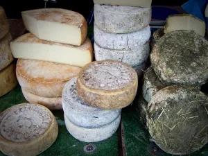 Stall Prints: Italian cheeses on market stall in Edenbridge Kent credit: Marie-Louise Avery /