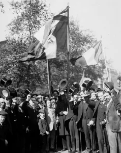 Caps Prints: Italian demonstration in London. 1914 - 1918