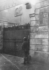 Italys Experiment in Communism Workers kept under guard in in seized metal factories