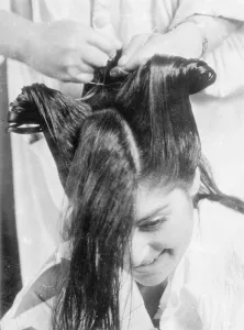 Japanese girls submit to 2 hours agony for alluring coiffure. Few people who admire