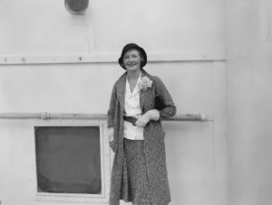 Framed Print : June returns to England. June, the noted actress, who was recently divorced Framed Print : June returns to England. June, the noted actress, who was recently divorced