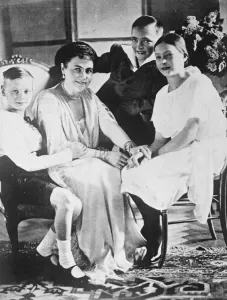 Family Prints: Kaiserin Hermine to live in Berlin. The ex Emperor Wilhelms wife with her three children