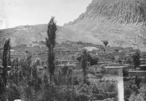 Karind ( or Kerind ) Persia Iraq near the Mesopotamian frontier, where several hundred women