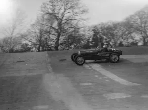 Kaye Don speeding around Brooklands track in practice for his duel with Sir Henry Birkin