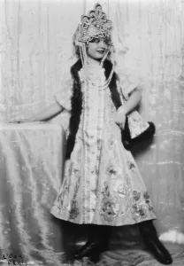 Headdress Prints: Keeping in memory the picturesque costume of Pre war Russia. Entertainer in Paris