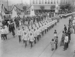 Parade Prints: King Alexander weds Princess Marie of Rumania in Belgrade. Men from the different