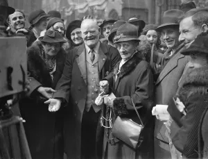King Edward himself distributes Maundy money at historic ceremony. King Edward