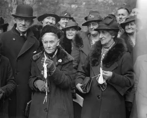 King Edward himself distributes Maundy money at historic ceremony. King Edward