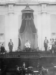 King Fuad opens Egyptian parliament. King Fuad ( centre ) listening to the address