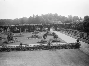 Paths Prints: The King to goes to Sandringham. The King and Queen will leave London for Sandringham