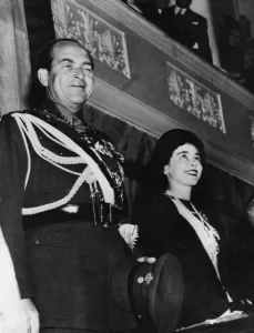 Medals Prints: King Paul and Queen Frederica when they took the constitutional oath in the Parliament Building