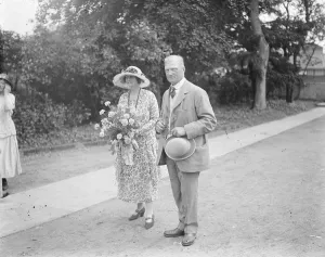 King visits institure for research in dairying at Shinfield Manor, Reading. 12