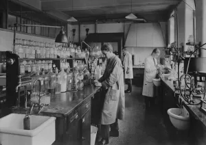 Doctor Prints: The Kings illness. The bacteriological examination. Dr Ernest Howard Whitby