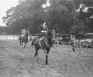Rider Prints: Well known people at the Buckinghamshire show. Lady Chesham on Cannock which