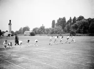 Kolster Brandes Sport. Egg and spoon race. 14 August 1937