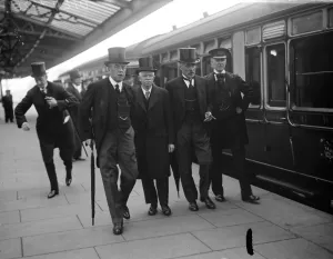 Labour Ministers receive seals of office. Mr Ramsay Macdonald, Mr J R Clynes
